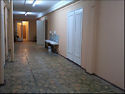 1 этаж - коридор, справа столовая